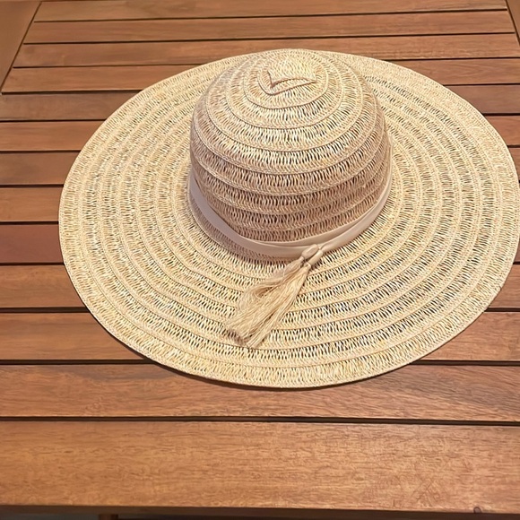 Hat - Picture 1 of 2